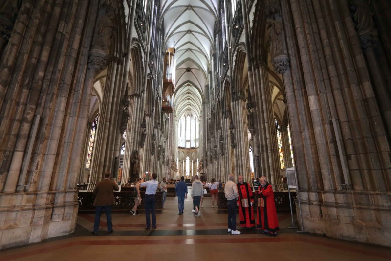 cologne entry wide