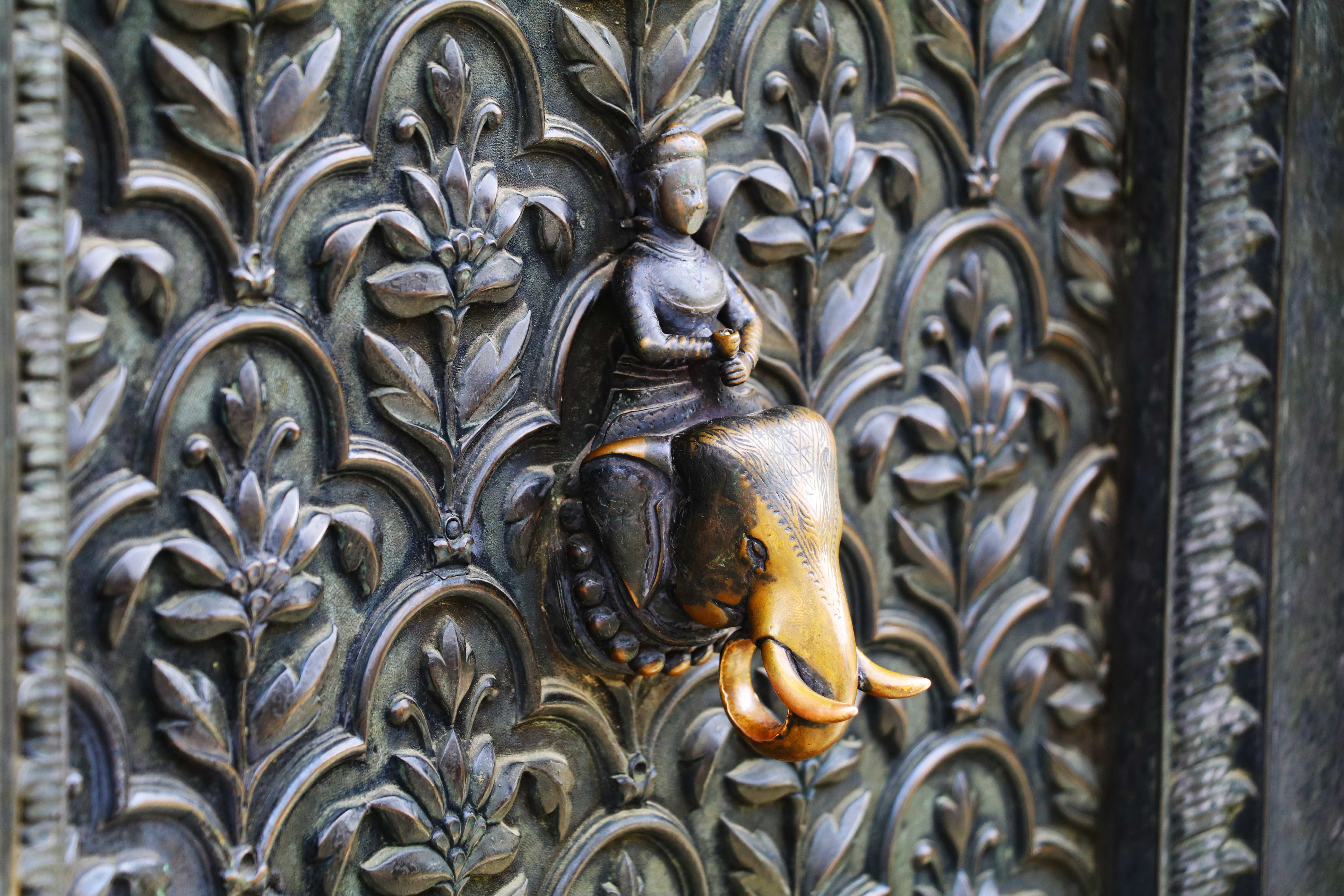 red-fort-door-carving