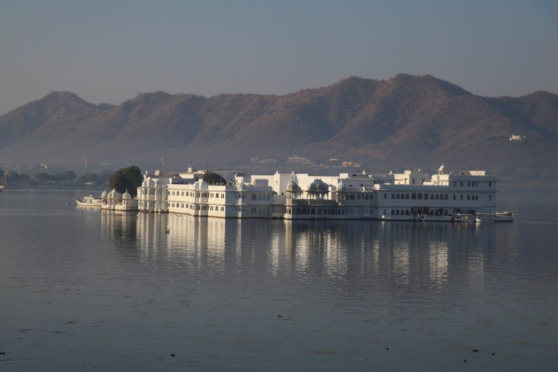 web pichola lake palace