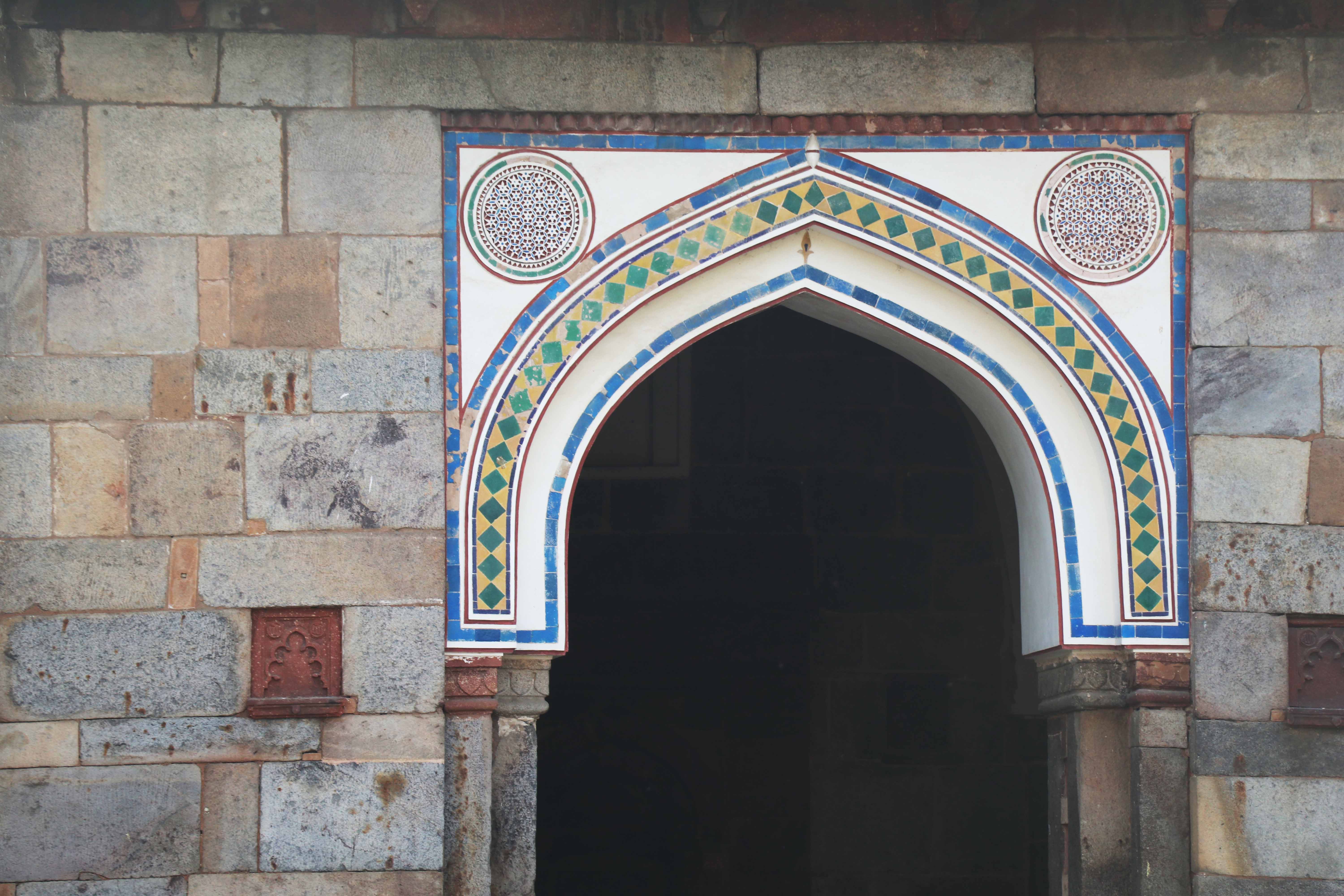 colour patterns masjid