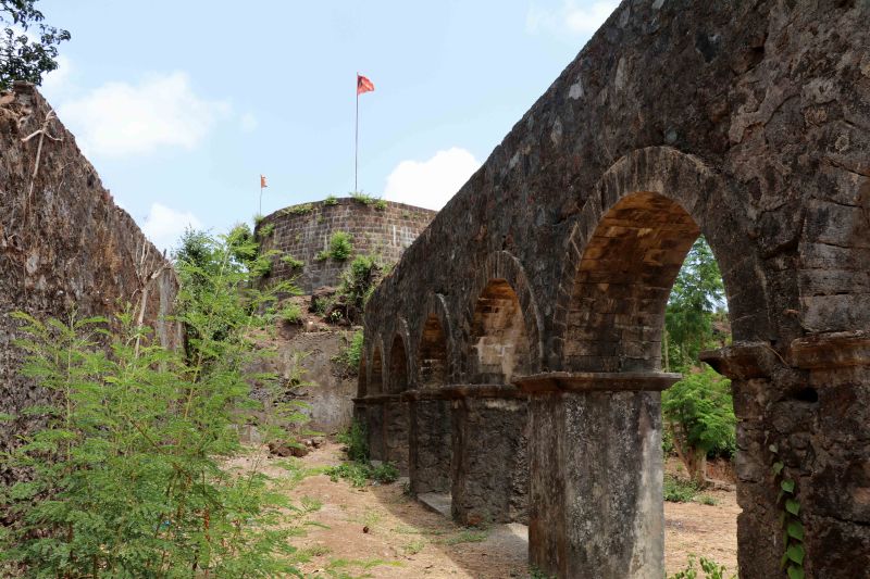 ghodbunder fort arches