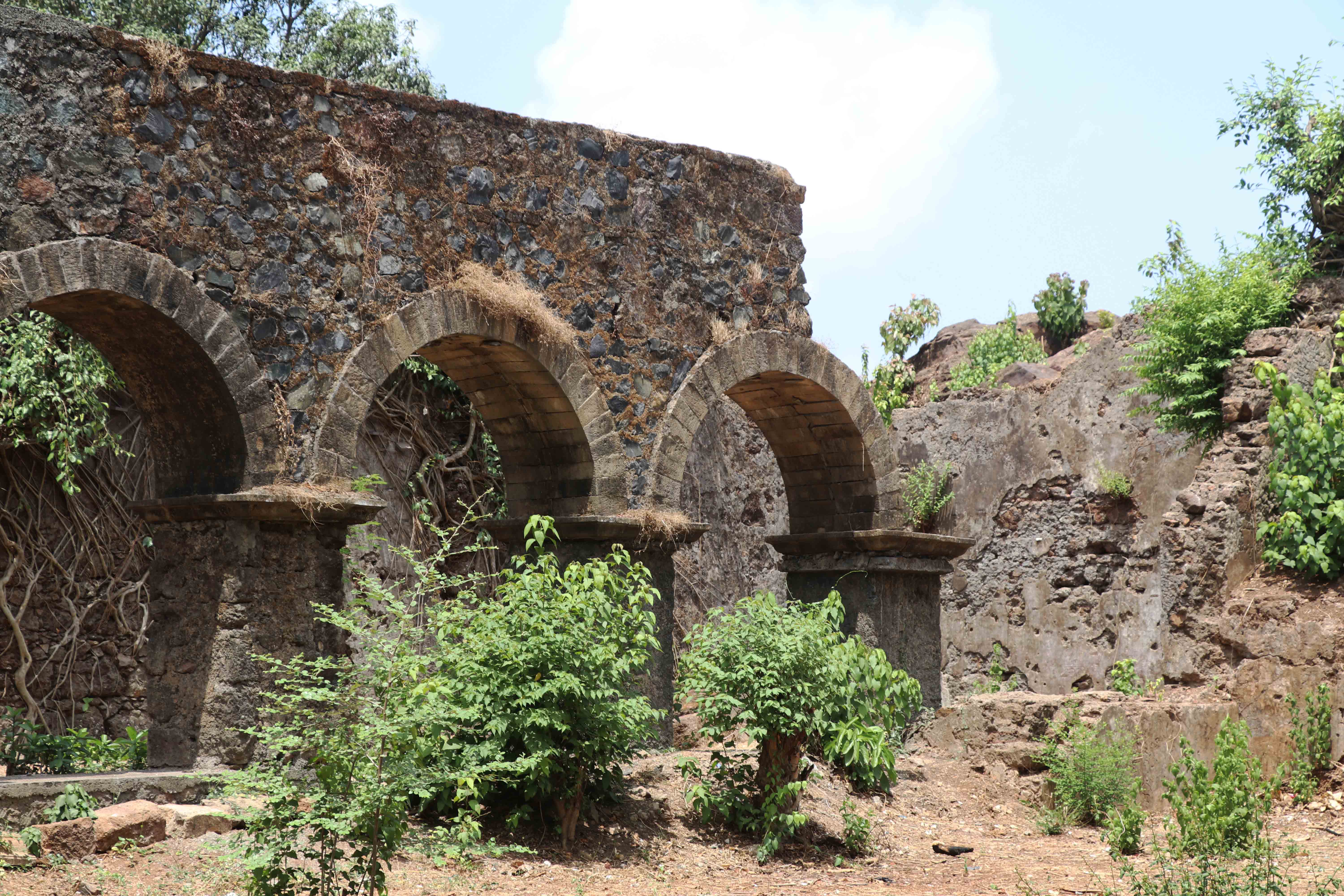 ghodbunder ruins