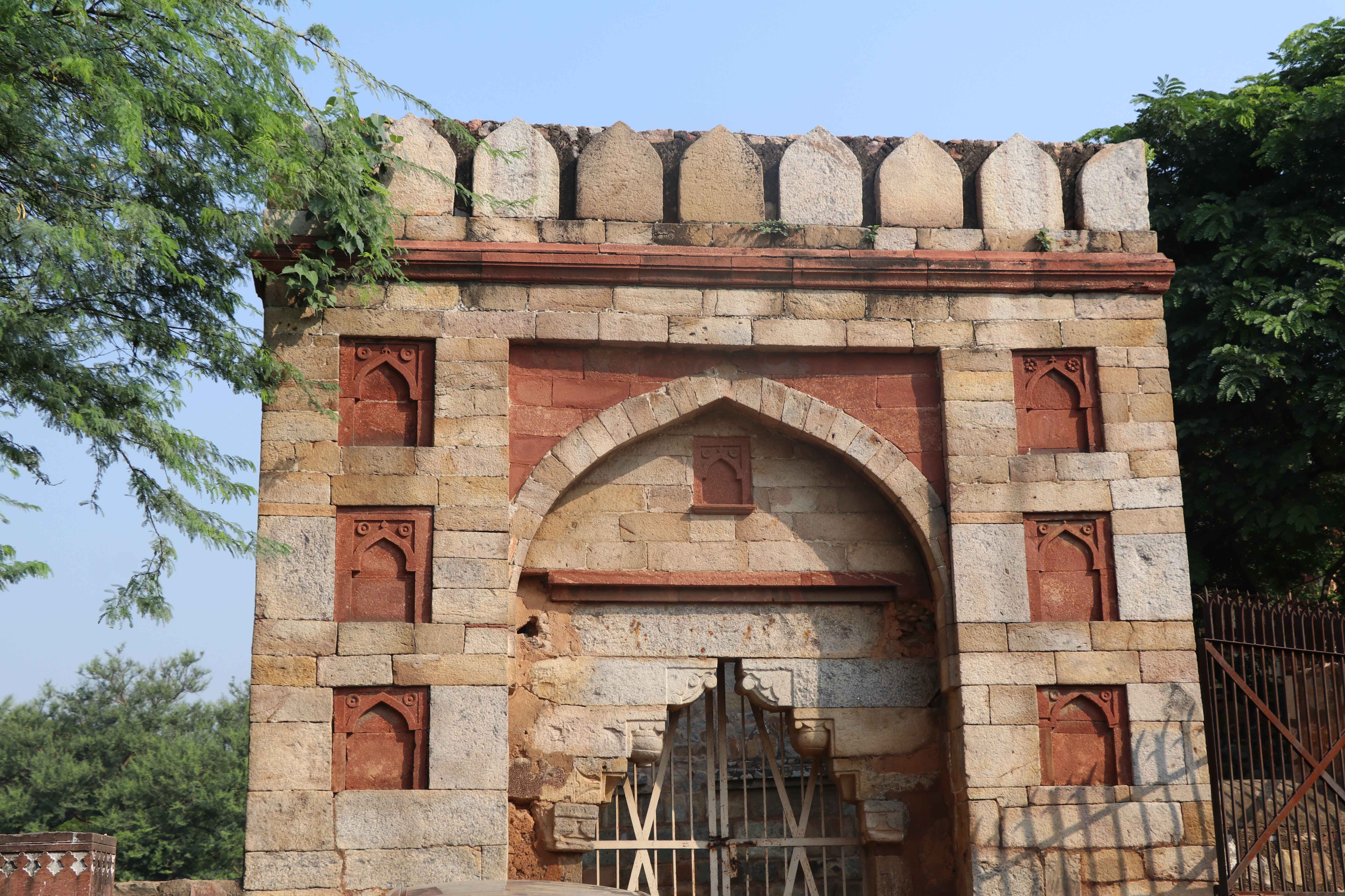 Meh42 Jamali Kamali gate