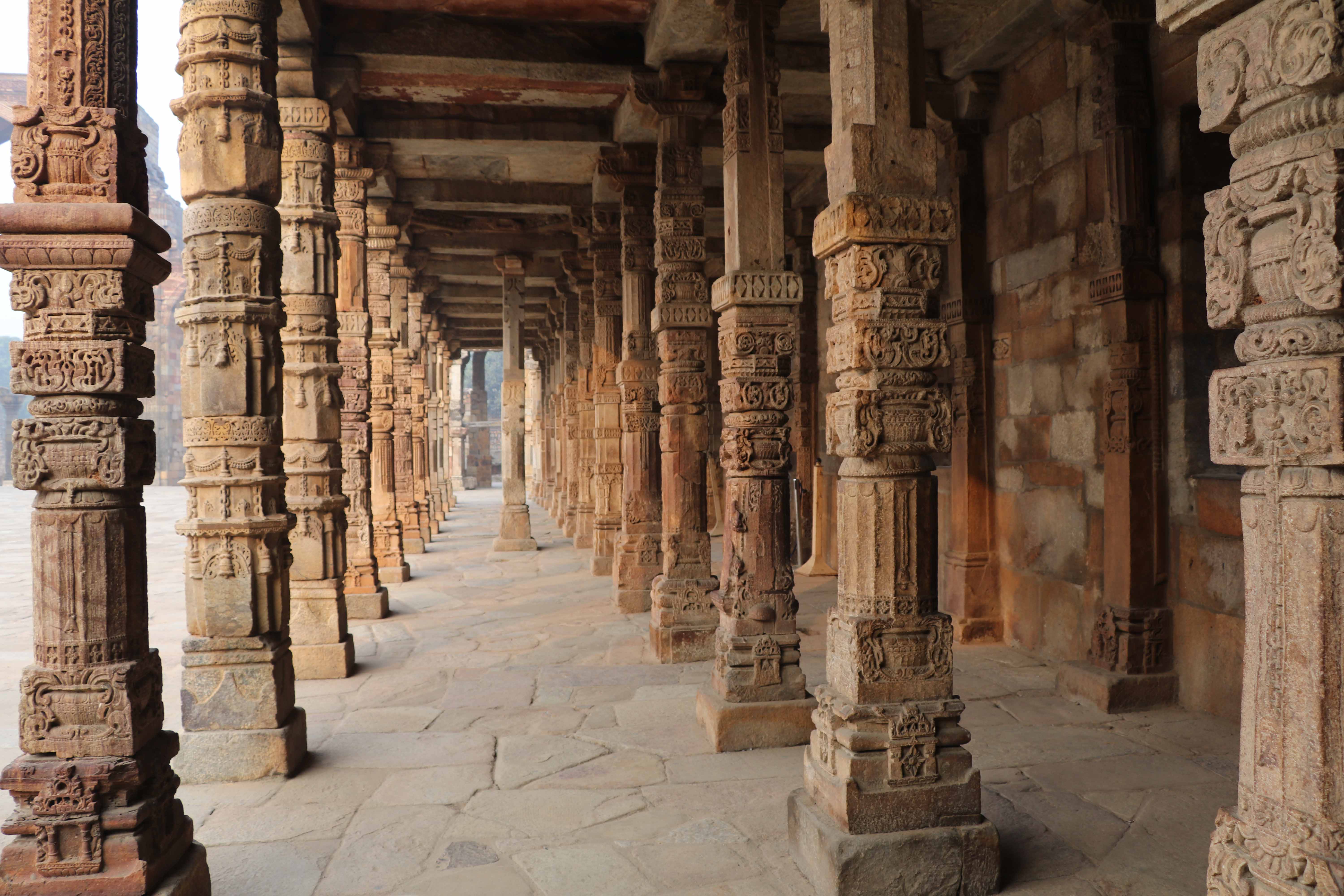 53 qutb quwattul colonnade