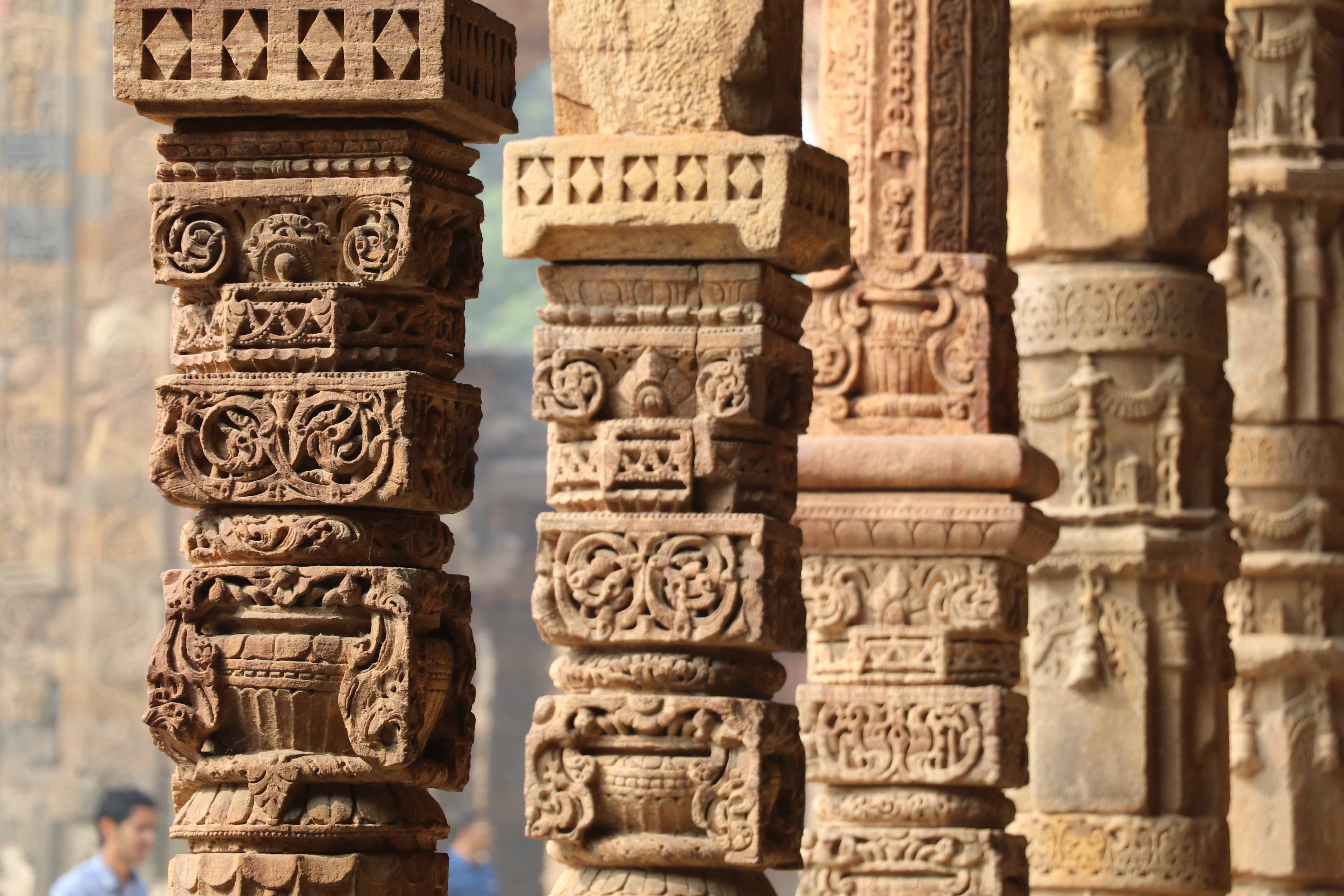 6 Qutb hindu colonnade